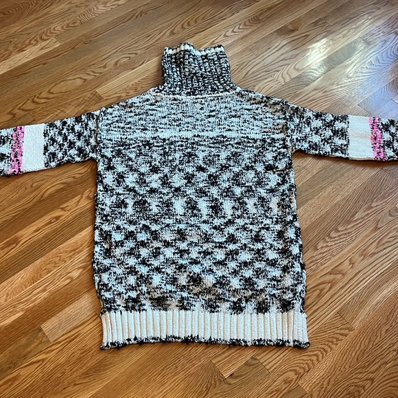 Free People Winter Storm Tunic Sweater Size Small NWT - Picture 13 of 14